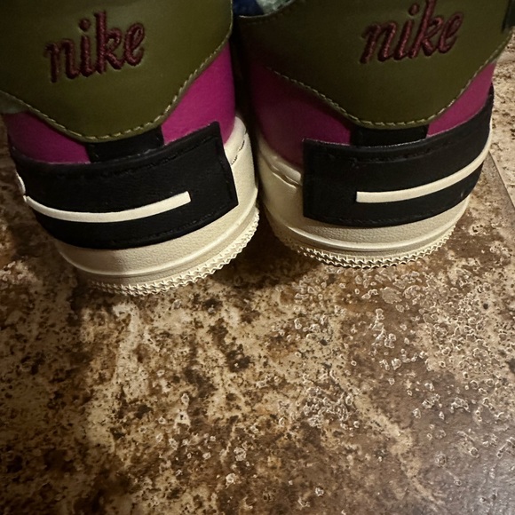 Nike Air Force 1 color block, rare and hard to find with unique fur trim - Picture 5 of 5